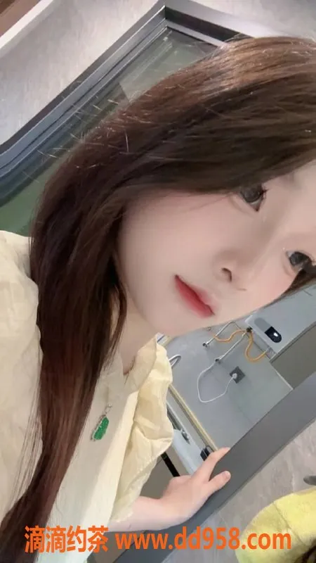 惠州楼凤-金山湖附近18岁小艺，微胖蜜桃臀服务