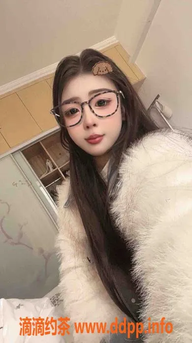 常州楼凤-武进嫩妹宁宁，163CM，92斤，陪浴服务