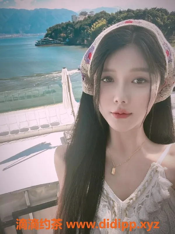 常州楼凤-武进嫩妹雪儿，165高95重，胸围C，陪浴等服务