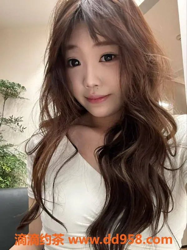常州楼凤-常州小鹿 20岁 C胸165高 服务2800元起