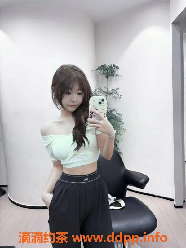 常州楼凤-常州小鹿 20岁 C胸165高 服务2800元起