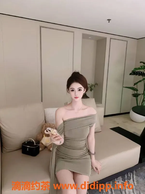 中山楼凤-中山坦洲小研，18岁B罩杯魅力女孩