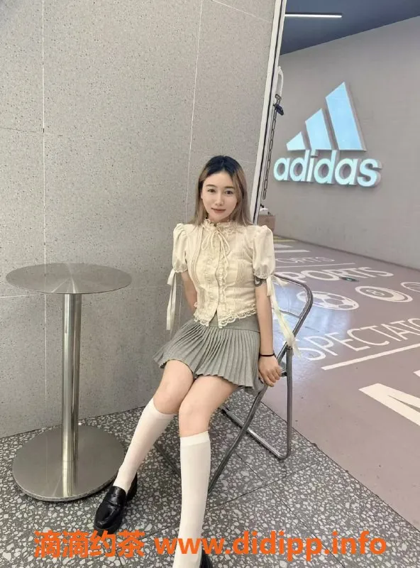 成都楼凤-20岁林初夏，160cm嫩妹，服务好颜值高