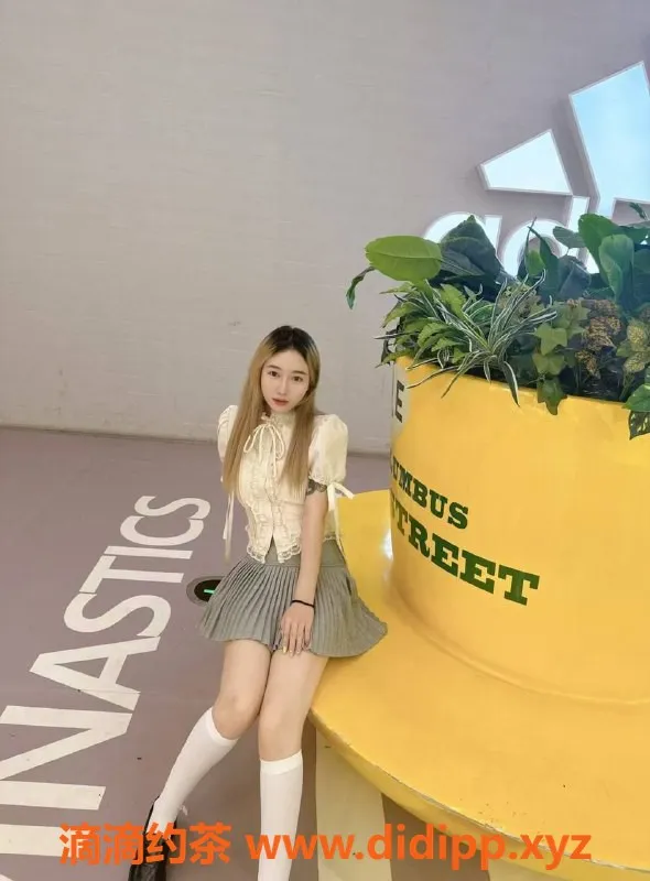 成都楼凤-20岁林初夏，160cm嫩妹，服务好颜值高