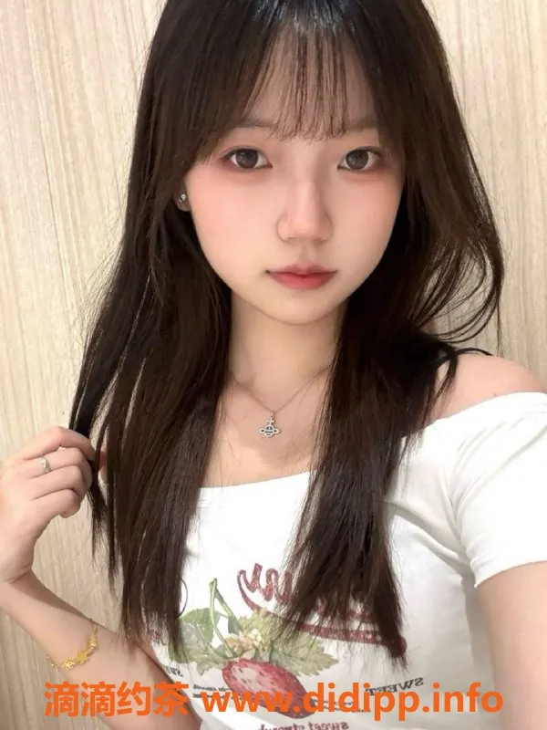 常州楼凤-常州兰兰，21岁165cm，胸围C，600元起