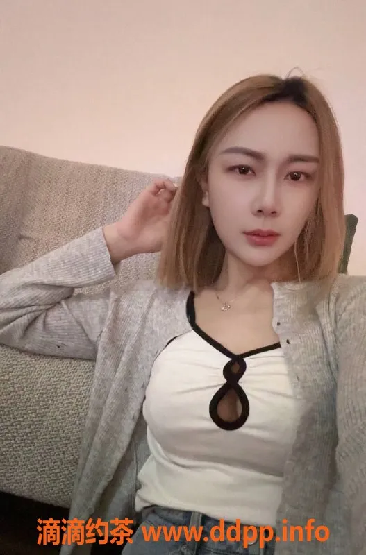 成都楼凤-市中心少妇车言言，课时费6p，服务超贴心