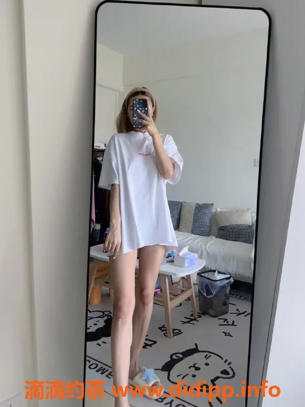 成都楼凤资源信息,市中心少妇车言言，课时费6p，服务超贴心