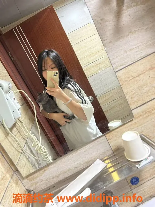 中山楼凤-西区新人兮兮，18岁C罩杯热情服务