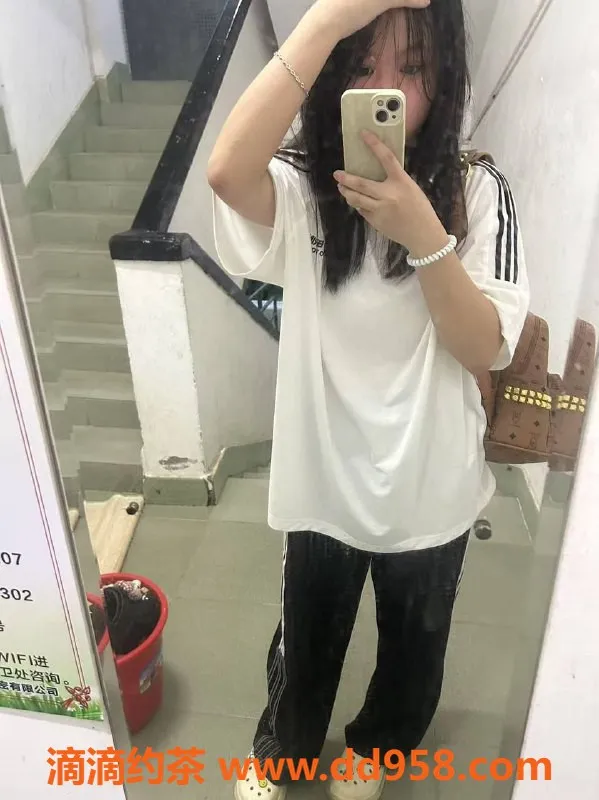 中山楼凤资源信息,西区新人兮兮，18岁C罩杯热情服务