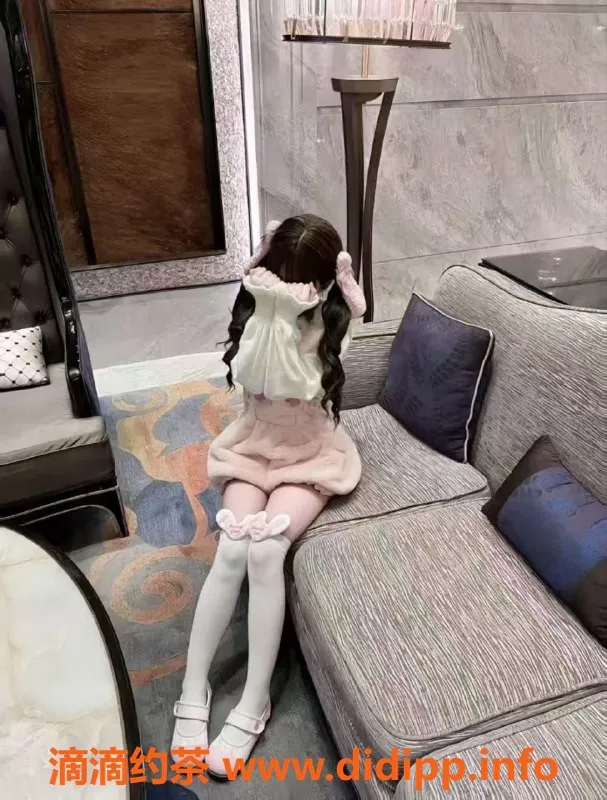 常州楼凤-常州萝莉，160cm，20岁，课费8起