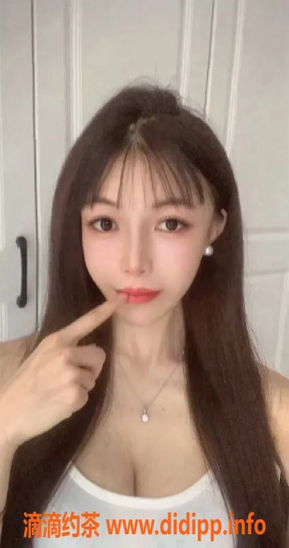 中山楼凤-东区26岁二月 性感34C胸围等你来体验