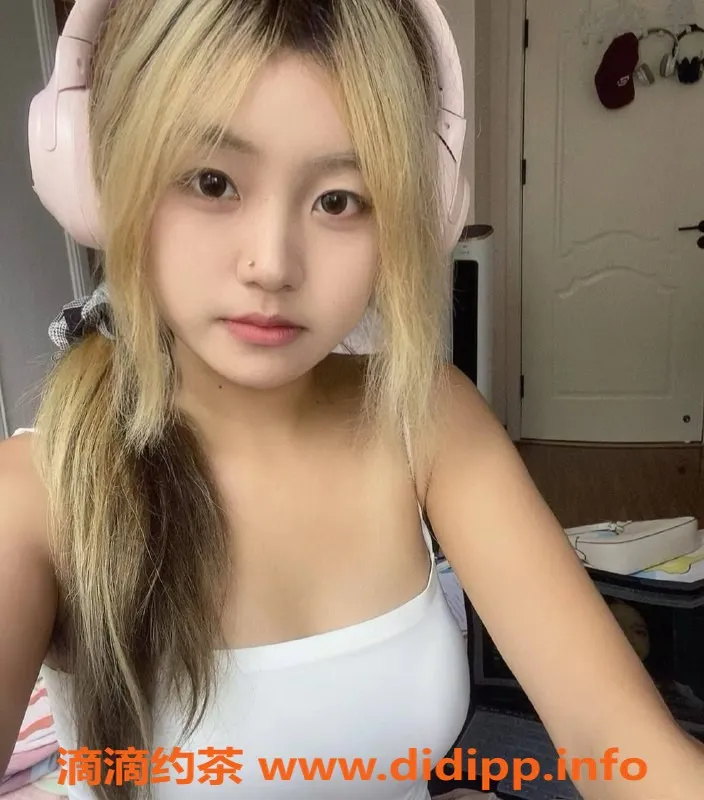 常州楼凤-钟楼嫩妹，163CM C杯，1000元起，陪浴调情服务