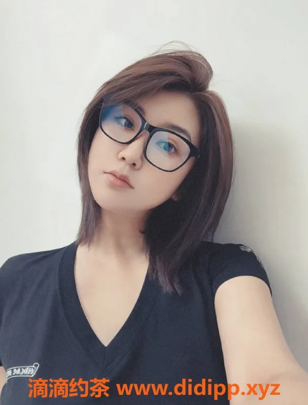 南通楼凤-崇川区璐子萱，服务控御姐，优惠4p、8pp