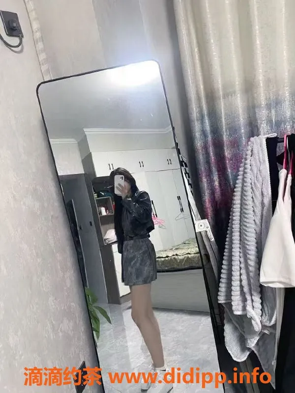 常州楼凤-新北大学生白狐，159cm，90斤，陪浴服务