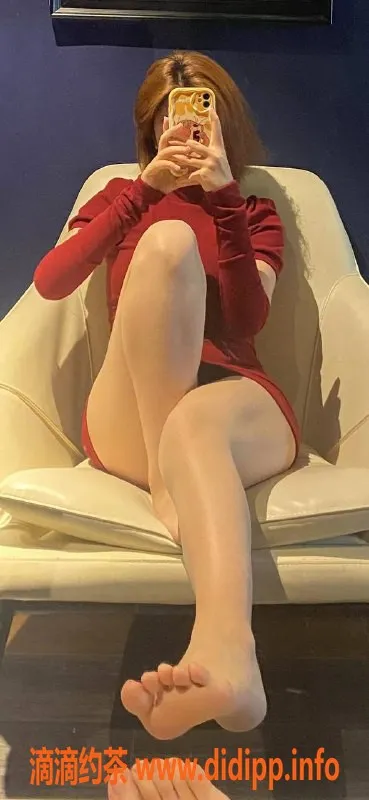 西安楼凤-混血嫩妹小依，自提服务600起，态度超佳