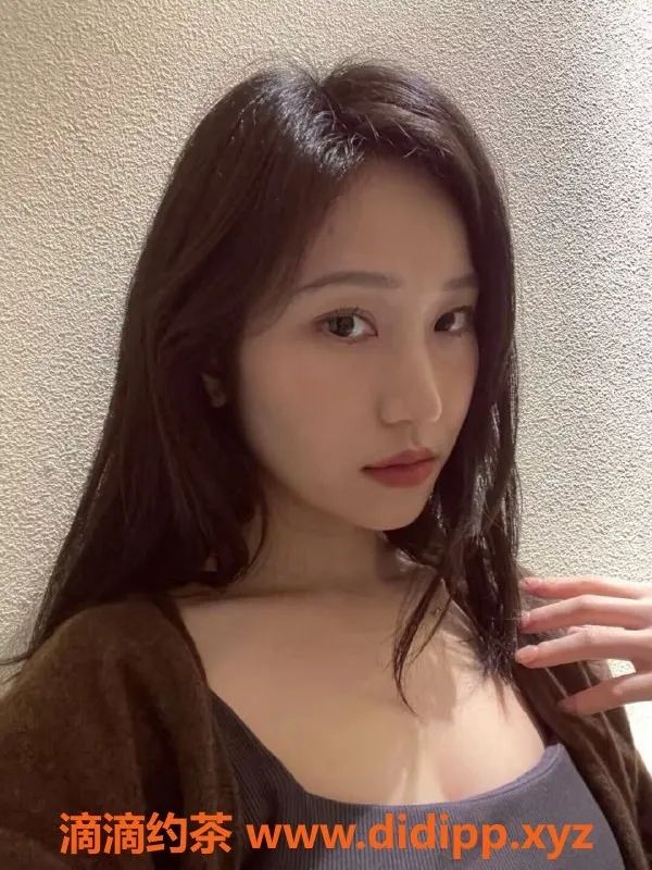 常州楼凤-武进青青：168cm大长腿嫩妹，800元起约会