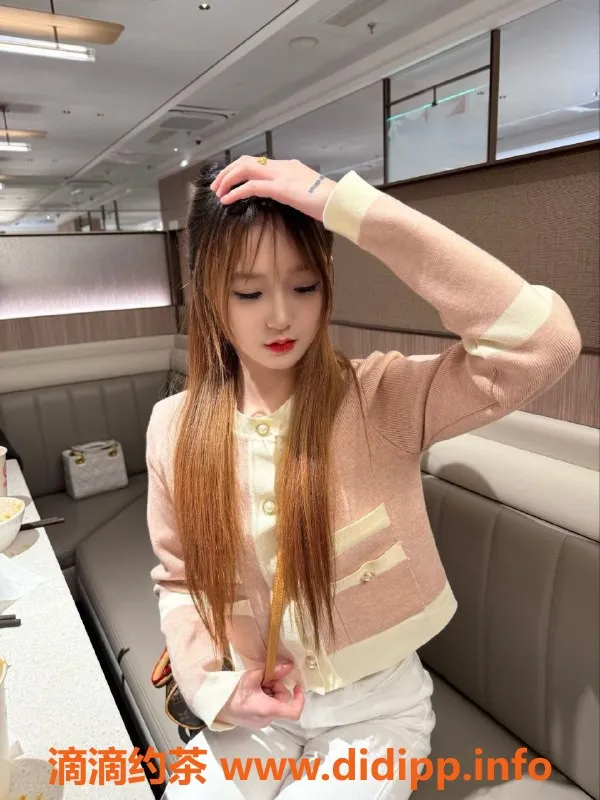 常州楼凤-武进18岁嫩妹橙橙，160cm、90斤，陪浴服务