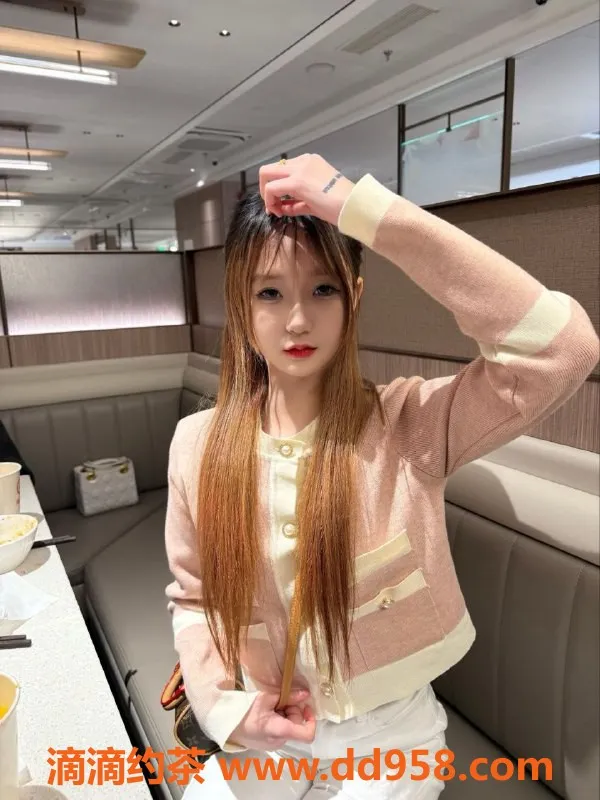 常州楼凤-武进18岁嫩妹橙橙，160cm、90斤，陪浴服务