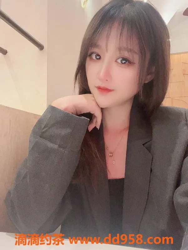 南通楼凤-崇川区洛洛，26岁白皙大胸美女，超值6p