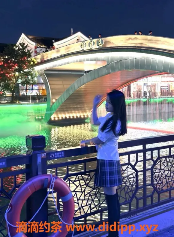 无锡楼凤-梁溪草莓，05年美丽，舌吻服务超赞