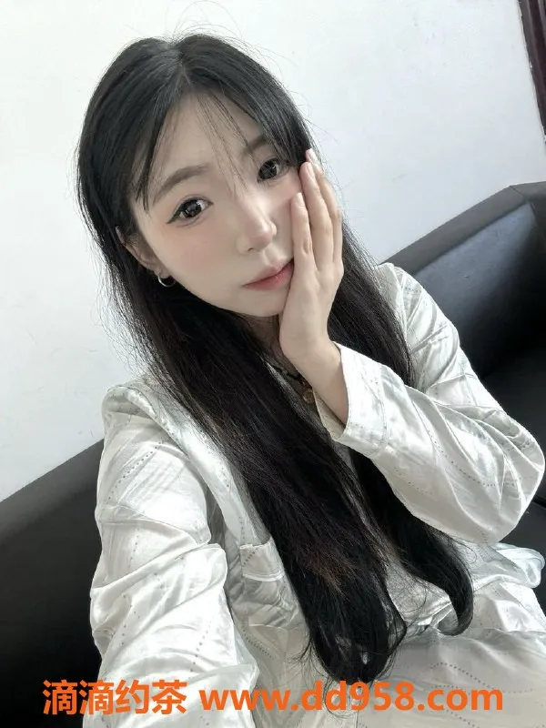 常州楼凤-新北小娜，165cm、95斤、19岁嫩妹，课费700元起