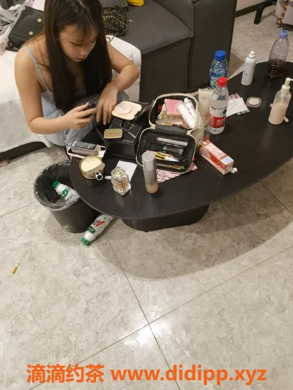 成都楼凤-成都呆呆，16岁163cm，白皙紧致，服务优质