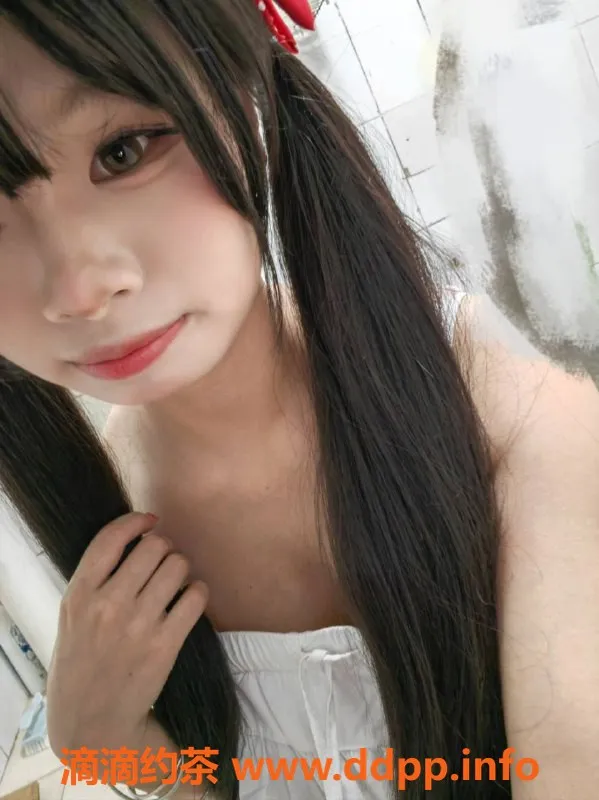 成都楼凤-成华区小M，嫩妹车6p代聊体验