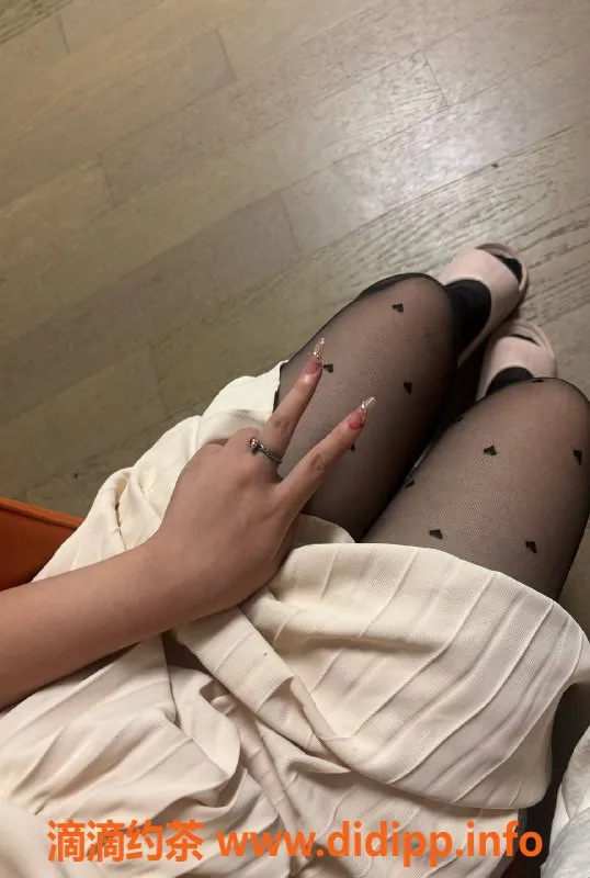 南通楼凤-崇川区瑶瑶，19岁微胖嫩妹，服务超棒