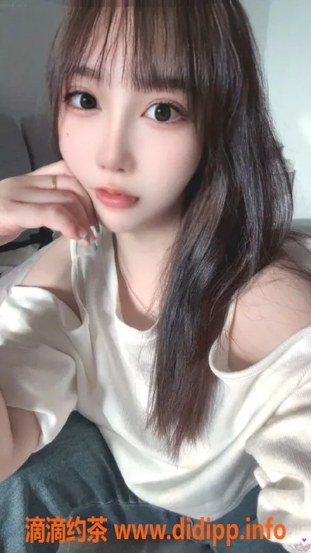 常州楼凤资源信息,武进小柳岩，165cm大胸嫩妹，陪浴服务600元起