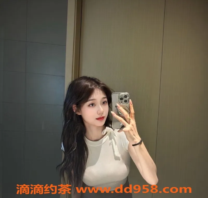 常州楼凤-武进嫩妹梦梦，165高98重，陪浴口交服务