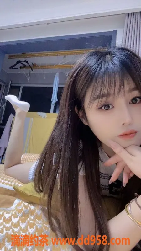 常州楼凤-武进小飞，165cm嫩妹，600元陪浴等你体验！