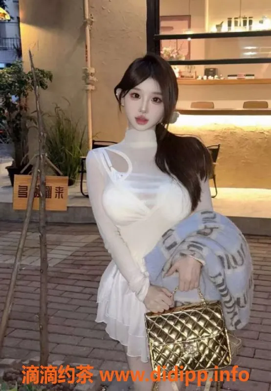 常州楼凤-武进嫩模，163高92胖，C罩杯激情陪浴！