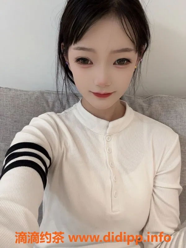 常州楼凤-武进小雨，165cm 98斤 19岁嫩妹，陪浴服务