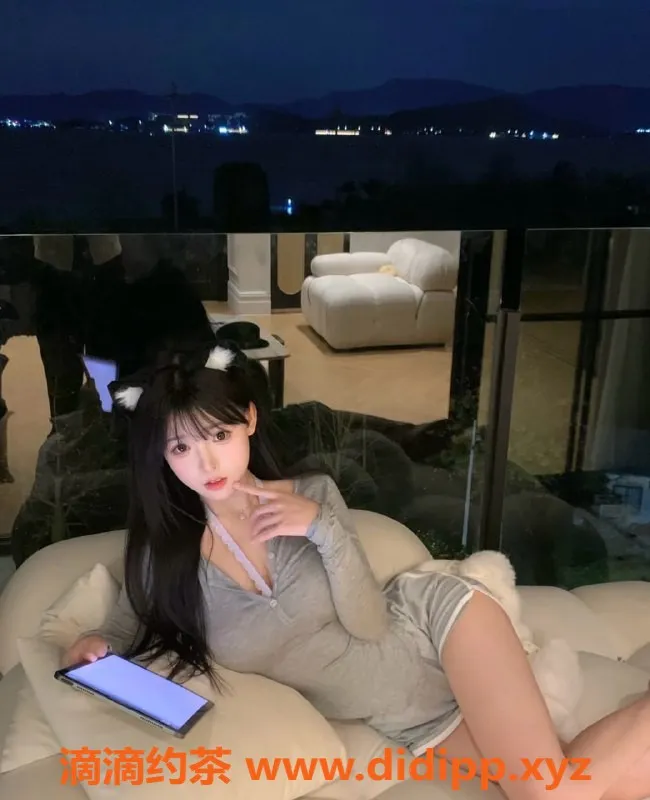 无锡楼凤资源信息,滨湖万达心蕊，享受1200元舌吻服务