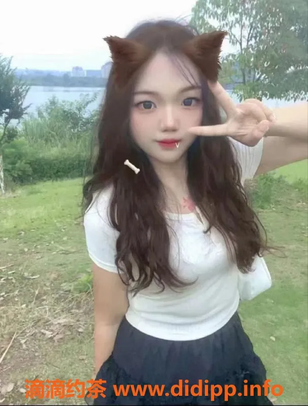 成都楼凤-成都嫩妹彩虹糖，19岁巨乳，400起包夜服务！