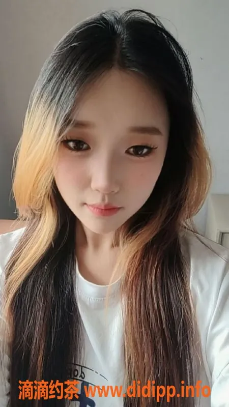 常州楼凤-新北18岁嫩妹KK，身高165cm，价格700起