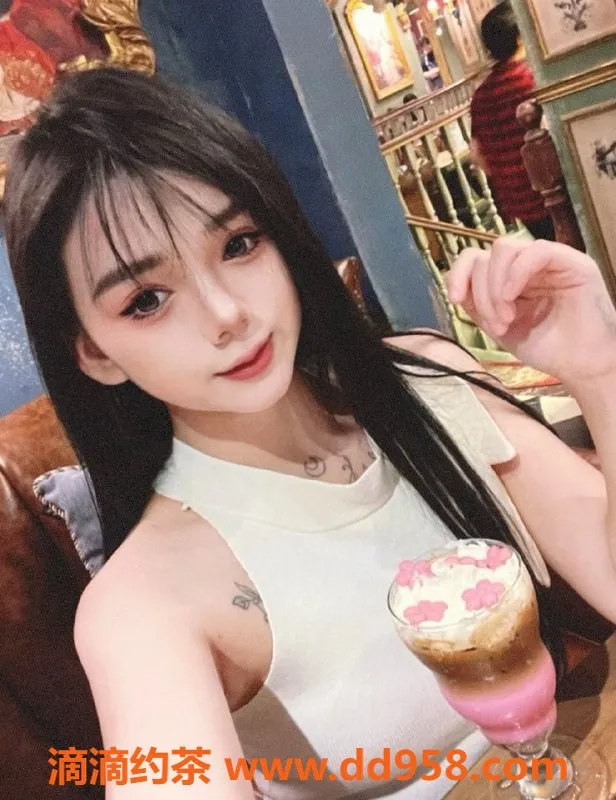 常州楼凤-武进晴晴，165cm嫩妹，陪浴只需800元