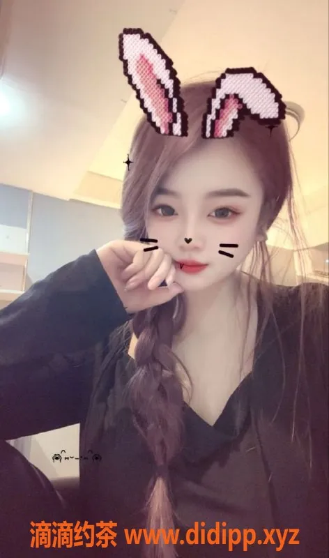 常州楼凤-武进星湖广场19岁嫩妹珊珊，身高165，胸围38E