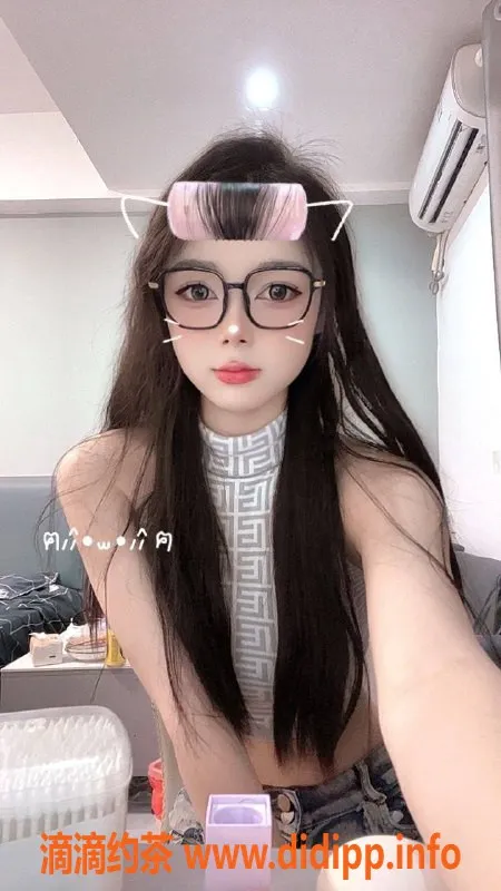 深圳楼凤资源信息,龙华甜甜，1200元无套激情服务！