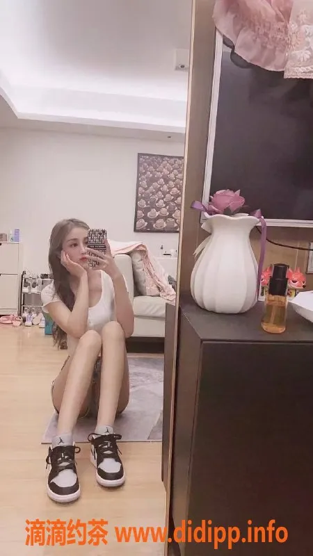 中山楼凤-古镇小雪，23岁魅力女孩，36D身材，服务优质