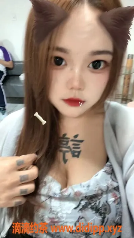 成都楼凤-成都嫩妹麦芽糖，19岁163身材坦克，400起价