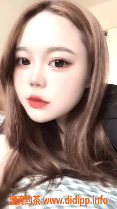 成都楼凤-成都嫩妹麦芽糖，19岁163身材坦克，400起价