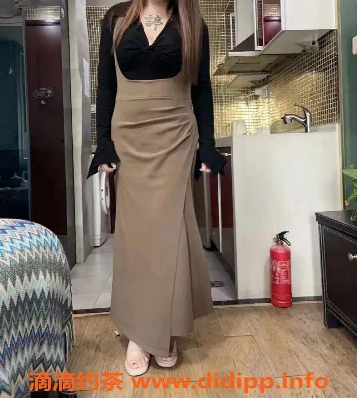 成都楼凤-成都嫩妹麦芽糖，19岁163身材坦克，400起价