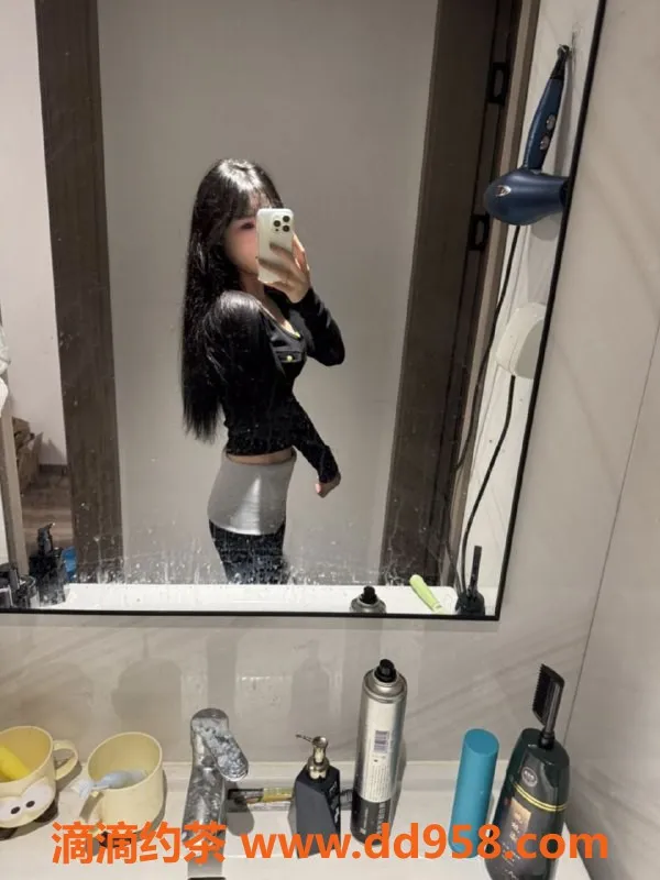 常州楼凤-武进国宾府18岁嫩妹衣衣，身高164，服务多样