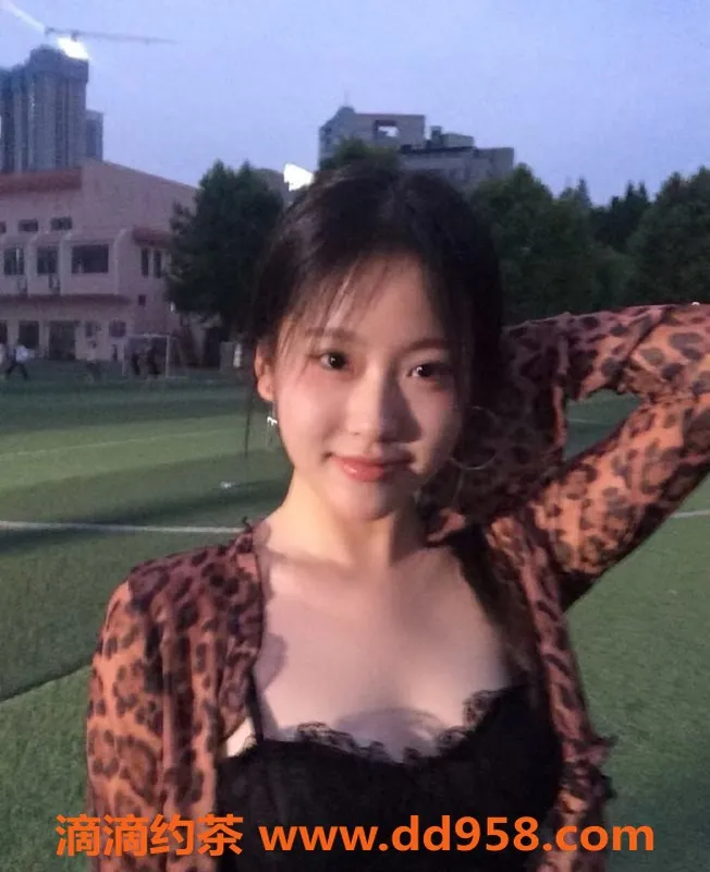 常州楼凤-武进06年嫩妹琳琳，165cm，90斤，800元起