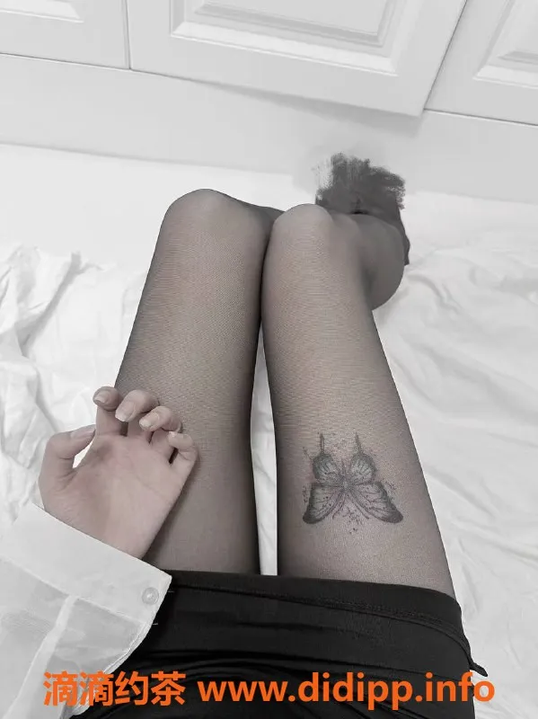 杭州楼凤-拱墅区思思，700P嫩妹陪浴，舌吻特技