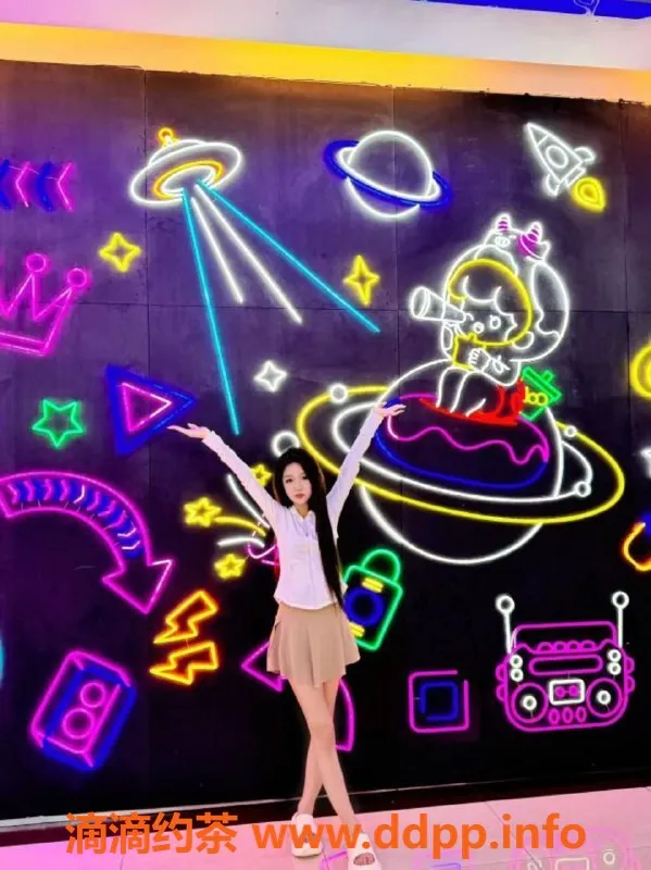 常州楼凤-武进小皓，165cm C罩杯嫩妹，陪浴服务