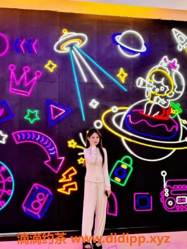 常州楼凤资源信息,武进小皓，165cm C罩杯嫩妹，陪浴服务