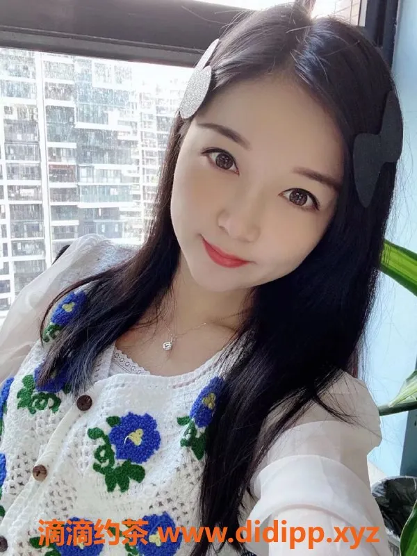 深圳楼凤-龙华清纯甜美小妞，27岁 B杯，800元起