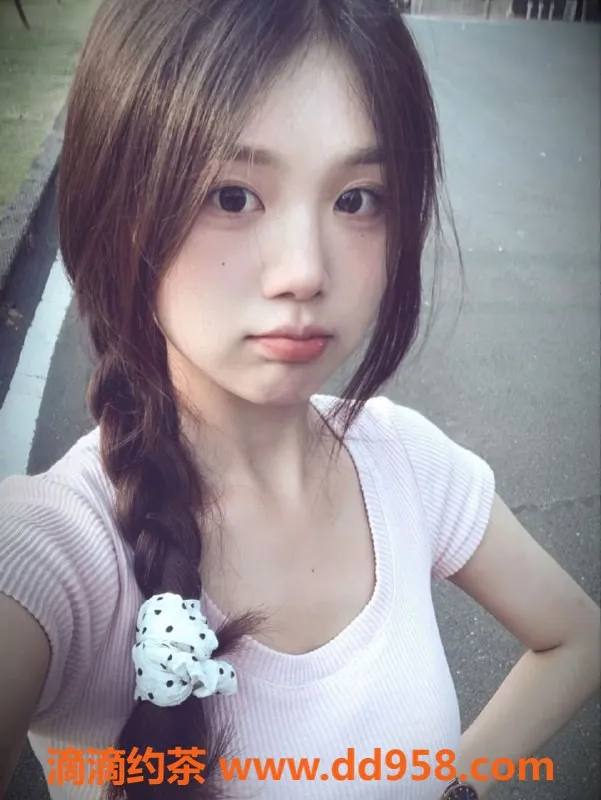 常州楼凤-武进吾悦公寓嫩妹学生兼职，160cm，90斤，800元起